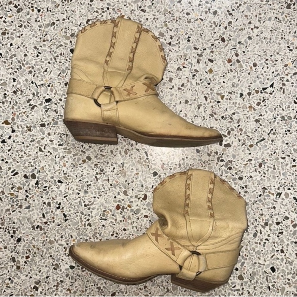 Vintage Flings soft leather booties size 055 Cherokee yellow